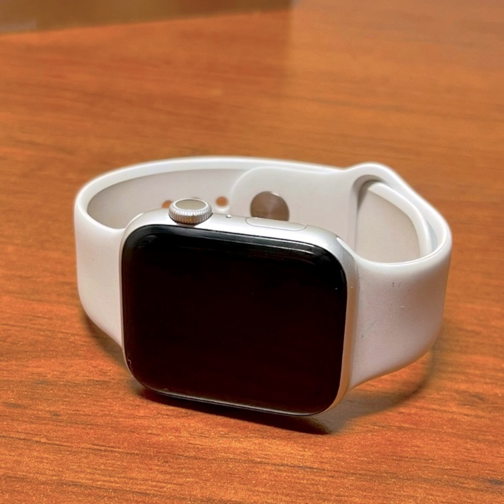 Apple Watch Series 6 GPS, 40mm Silver Aluminum Case with White Sport Band (NEW)